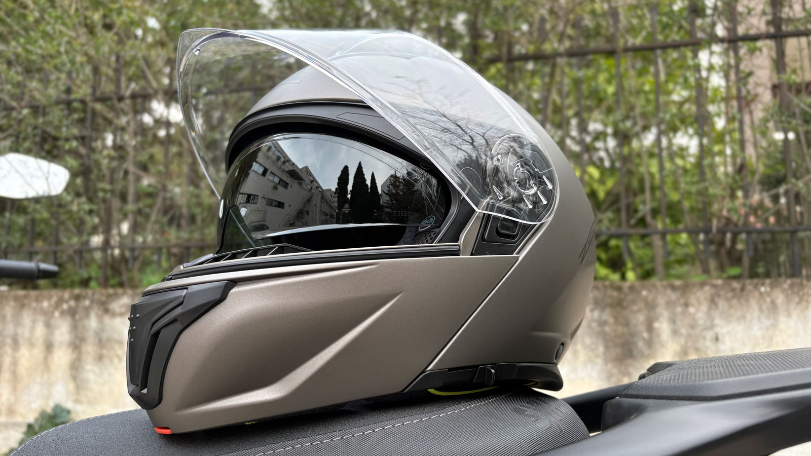 Test κράνος Zen 918: Ανοιγόμενο, γεμάτο features, στα 104 ευρώ